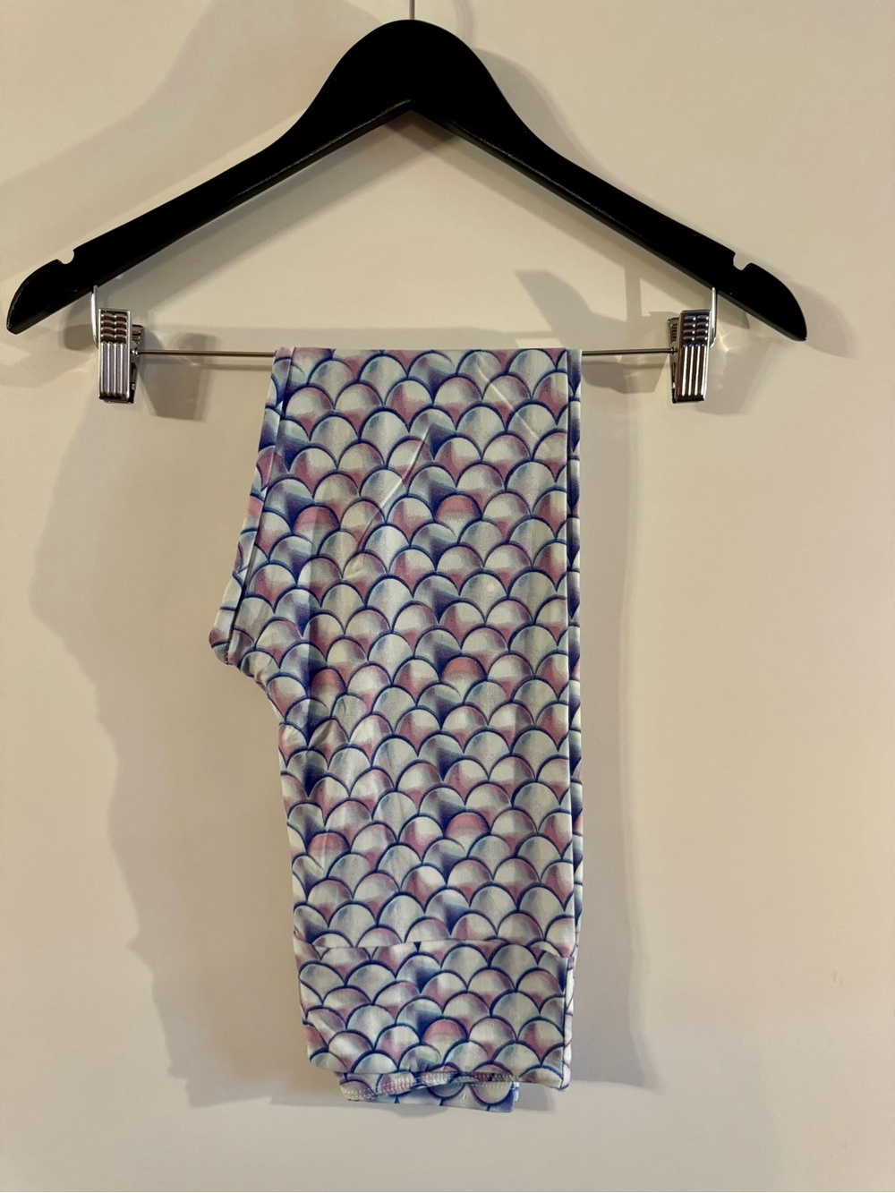 LuLaRoe Mermaid Scale Leggings - Pink & Blue
